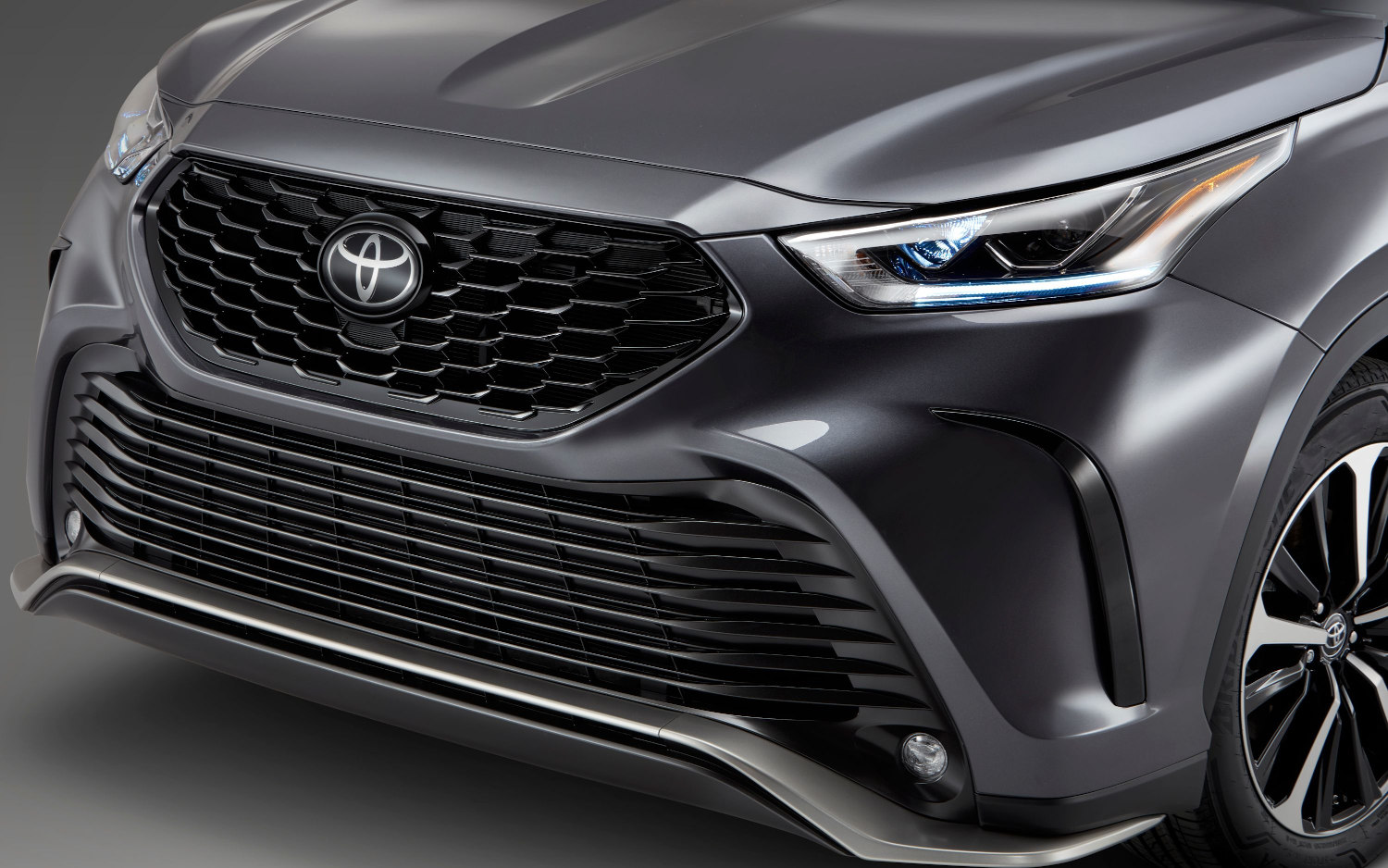 Comparison Toyota Highlander XSE 2021 Vs Toyota Venza Limited Hybrid 2021 SUV Drive
